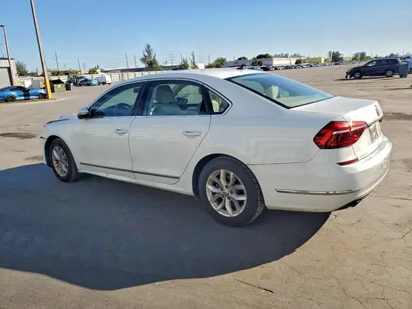 1VWAT7A38HC041416 2017 VOLKSWAGEN PASSAT - Image 2