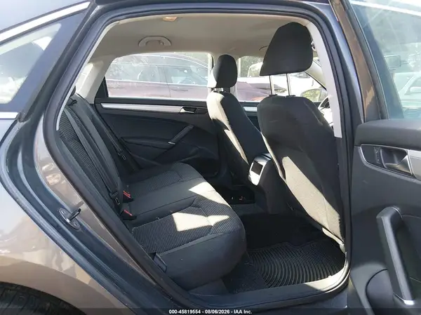 1VWAT7A38HC052755 2017 VOLKSWAGEN PASSAT - Image 8