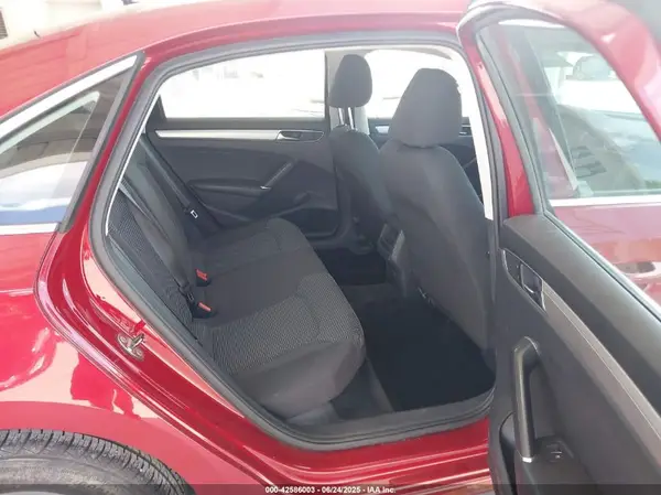 1VWAT7A38HC056207 2017 VOLKSWAGEN PASSAT - Image 8