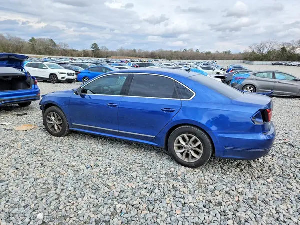 1VWAT7A38HC058328 2017 VOLKSWAGEN PASSAT - Image 2