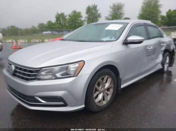 1VWAT7A38HC064419 2017 VOLKSWAGEN PASSAT - Image 2