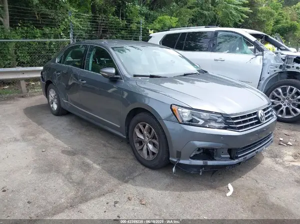 1VWAT7A38HC077932 2017 VOLKSWAGEN PASSAT - Image 1