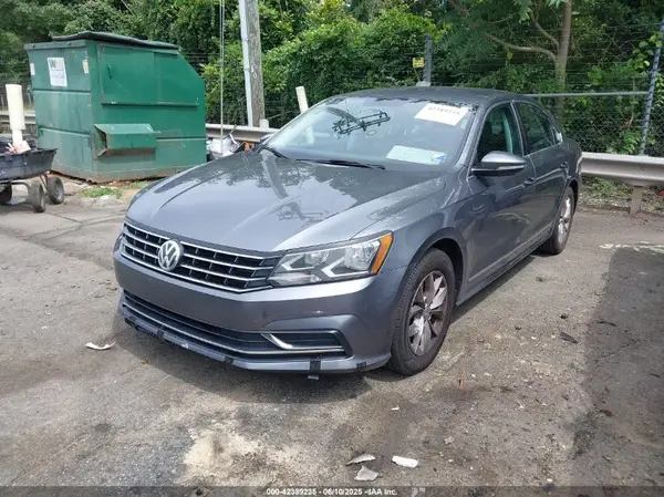 1VWAT7A38HC077932 2017 VOLKSWAGEN PASSAT - Image 2