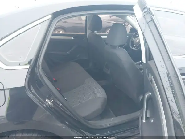 1VWAT7A38HC078000 2017 VOLKSWAGEN PASSAT - Image 8