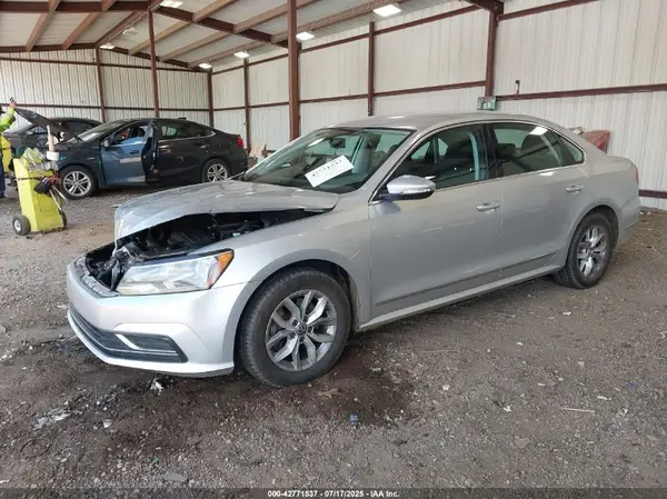 1VWAT7A38HC078417 2017 VOLKSWAGEN PASSAT - Image 2