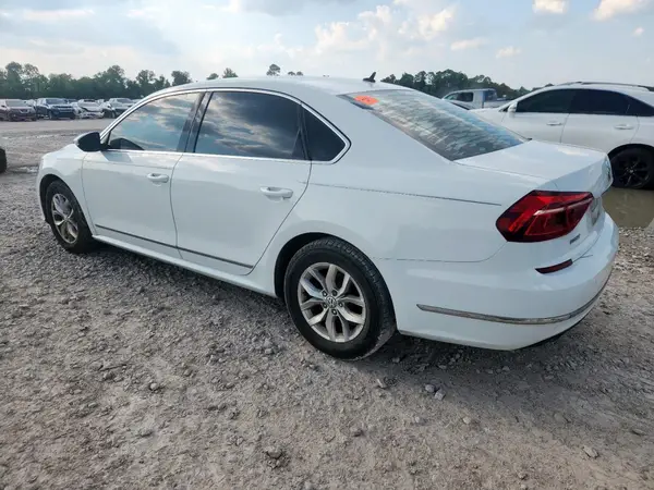 1VWAT7A38HC084945 2017 VOLKSWAGEN PASSAT - Image 2