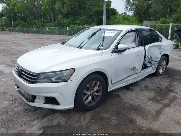 1VWAT7A38HC085593 2017 VOLKSWAGEN PASSAT - Image 2