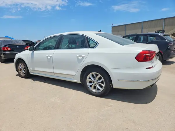 1VWAT7A39GC056795 2016 VOLKSWAGEN PASSAT - Image 2