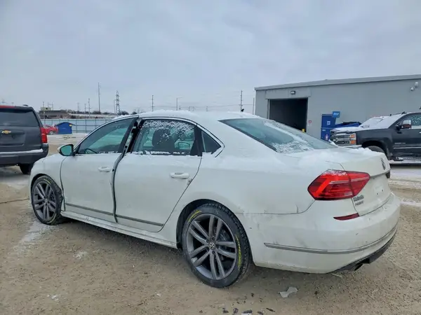 1VWAT7A39GC061785 2016 VOLKSWAGEN PASSAT - Image 2