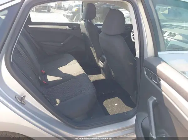 1VWAT7A39HC003192 2017 VOLKSWAGEN PASSAT - Image 8