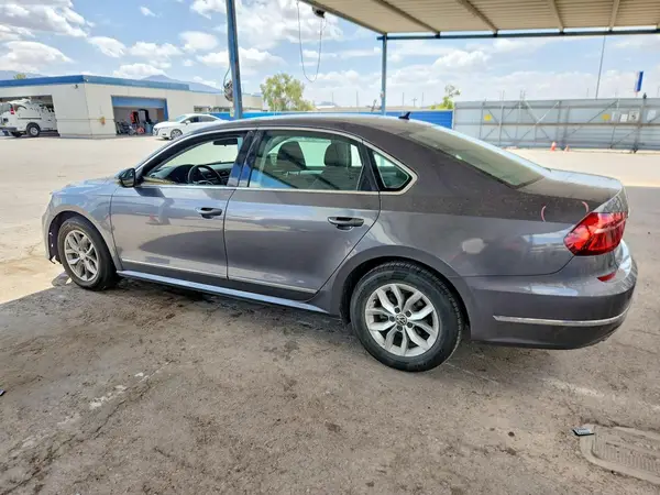 1VWAT7A39HC010854 2017 VOLKSWAGEN PASSAT - Image 2