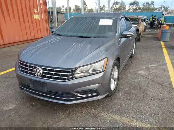 1VWAT7A39HC011261 2017 VOLKSWAGEN PASSAT - Image 2