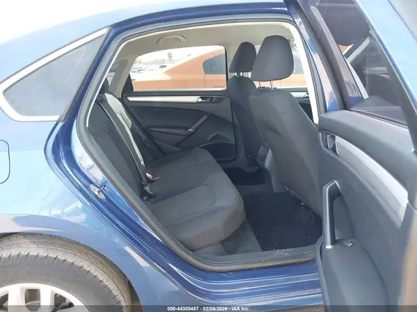1VWAT7A39HC011342 2017 VOLKSWAGEN PASSAT - Image 8