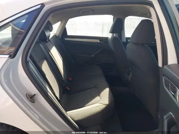 1VWAT7A39HC015214 2017 VOLKSWAGEN PASSAT - Image 8