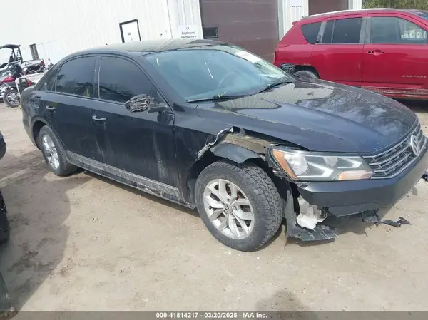 1VWAT7A39HC019215 2017 VOLKSWAGEN PASSAT - Image 1