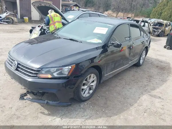 1VWAT7A39HC019215 2017 VOLKSWAGEN PASSAT - Image 2