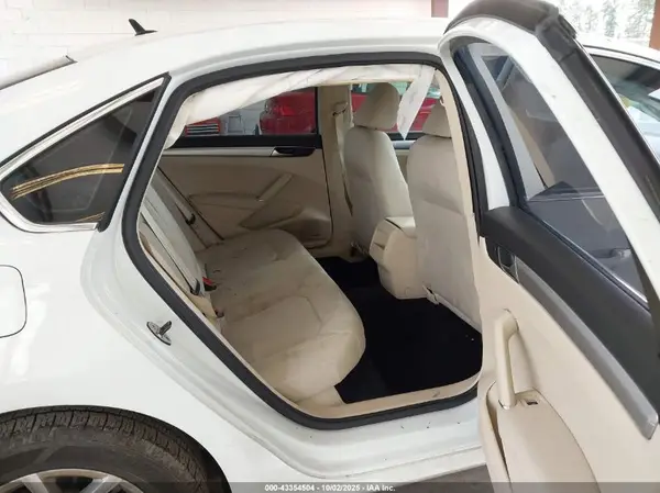 1VWAT7A39HC019330 2017 VOLKSWAGEN PASSAT - Image 8