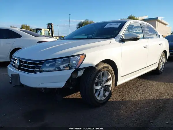 1VWAT7A39HC024186 2017 VOLKSWAGEN PASSAT - Image 2