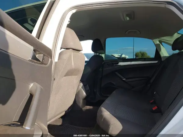 1VWAT7A39HC024186 2017 VOLKSWAGEN PASSAT - Image 8