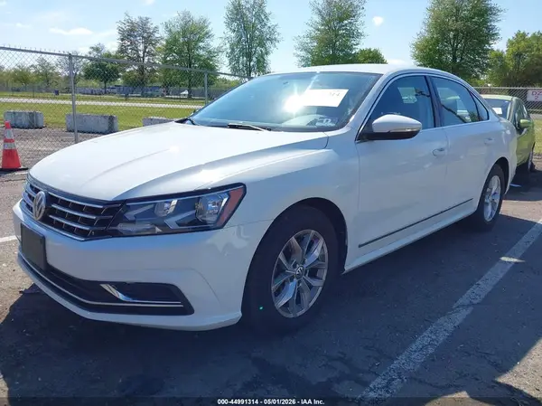1VWAT7A39HC024916 2017 VOLKSWAGEN PASSAT - Image 2