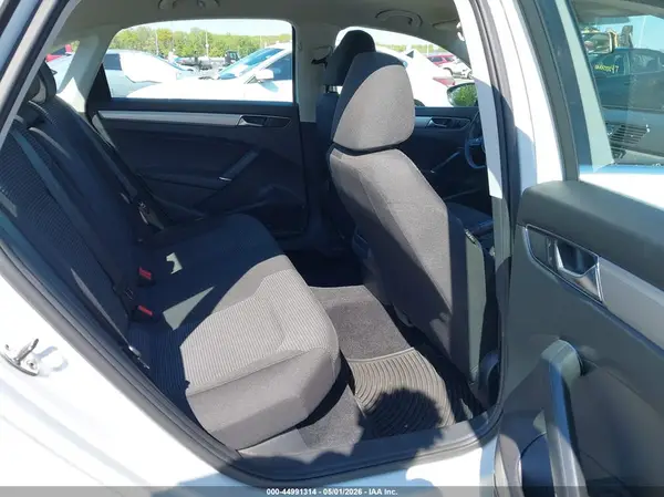 1VWAT7A39HC024916 2017 VOLKSWAGEN PASSAT - Image 8