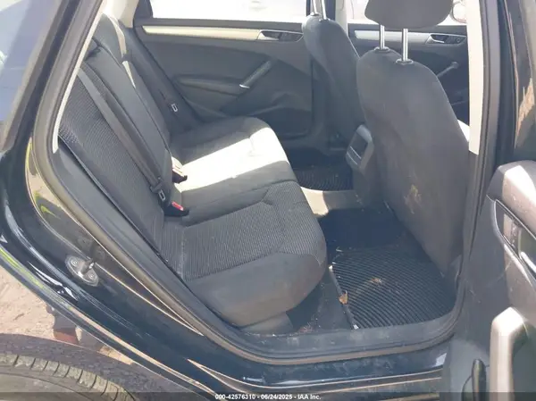 1VWAT7A39HC045359 2017 VOLKSWAGEN PASSAT - Image 8
