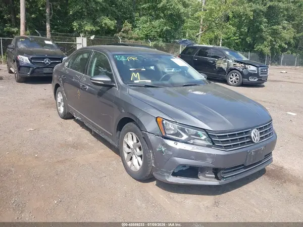 1VWAT7A39HC048388 2017 VOLKSWAGEN PASSAT - Image 1