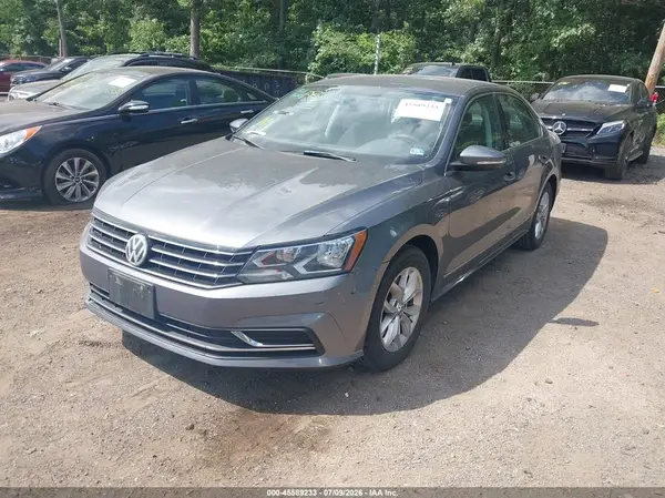 1VWAT7A39HC048388 2017 VOLKSWAGEN PASSAT - Image 2