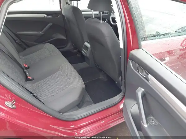 1VWAT7A39HC049038 2017 VOLKSWAGEN PASSAT - Image 8