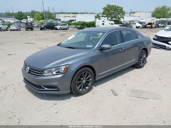 1VWAT7A39HC052893 2017 VOLKSWAGEN PASSAT - Image 2