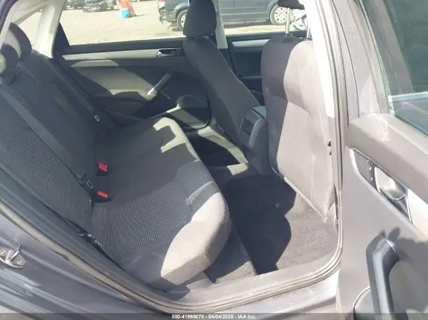 1VWAT7A39HC056846 2017 VOLKSWAGEN PASSAT - Image 8