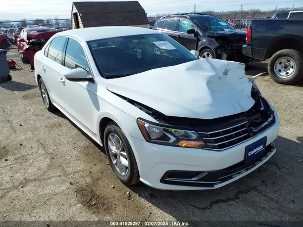 1VWAT7A39HC070407 2017 VOLKSWAGEN PASSAT - Image 1