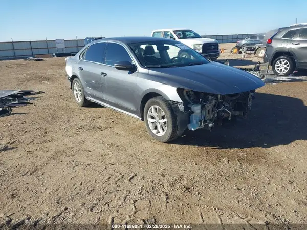 1VWAT7A39HC071640 2017 VOLKSWAGEN PASSAT - Image 1