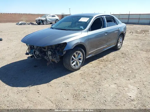 1VWAT7A39HC071640 2017 VOLKSWAGEN PASSAT - Image 2
