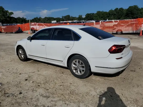 1VWAT7A39HC071900 2017 VOLKSWAGEN PASSAT - Image 2