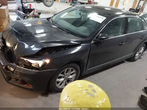 1VWAT7A39HC075364 2017 VOLKSWAGEN PASSAT - Image 2