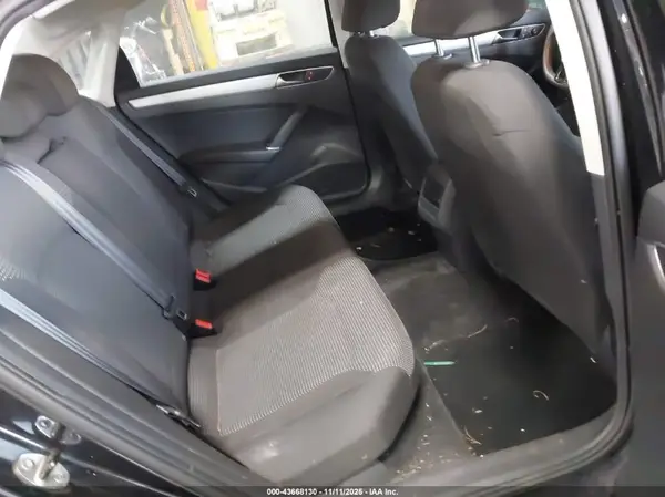 1VWAT7A39HC075364 2017 VOLKSWAGEN PASSAT - Image 8