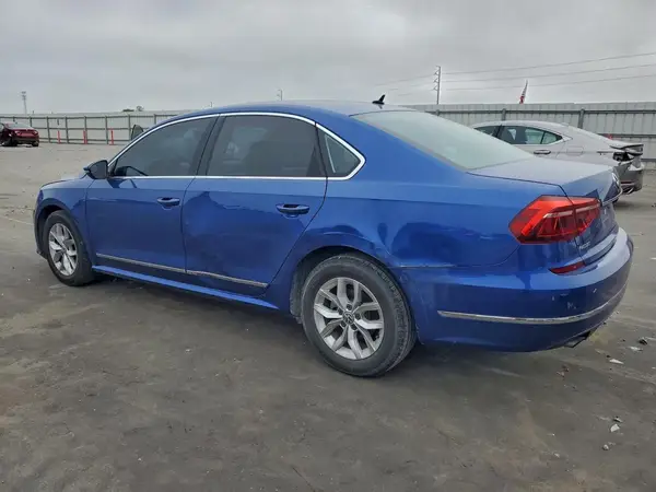 1VWAT7A39HC076966 2017 VOLKSWAGEN PASSAT - Image 2