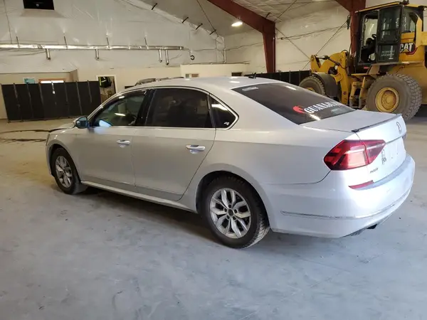 1VWAT7A39HC085733 2017 VOLKSWAGEN PASSAT - Image 2