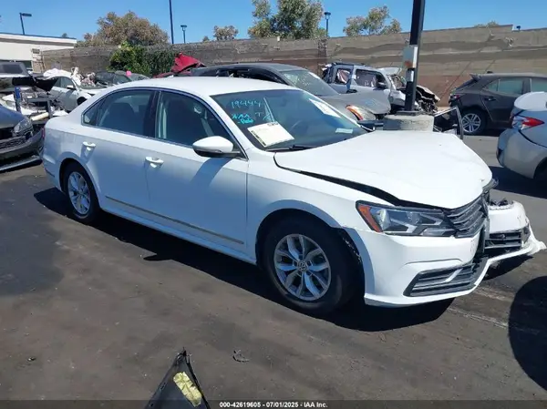 1VWAT7A39HC085957 2017 VOLKSWAGEN PASSAT - Image 1