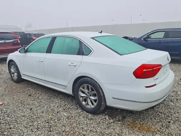1VWAT7A3XGC015687 2016 VOLKSWAGEN PASSAT - Image 2
