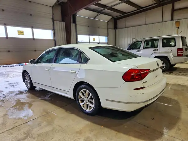 1VWAT7A3XGC027693 2016 VOLKSWAGEN PASSAT - Image 2