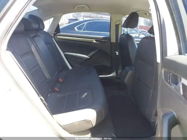 1VWAT7A3XGC032005 2016 VOLKSWAGEN PASSAT - Image 8