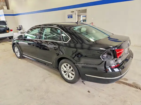 1VWAT7A3XGC038628 2016 VOLKSWAGEN PASSAT - Image 2