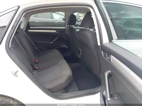 1VWAT7A3XGC040380 2016 VOLKSWAGEN PASSAT - Image 8