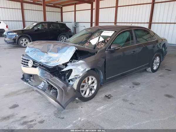 1VWAT7A3XHC002407 2017 VOLKSWAGEN PASSAT - Image 2