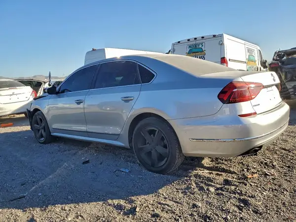 1VWAT7A3XHC005422 2017 VOLKSWAGEN PASSAT - Image 2
