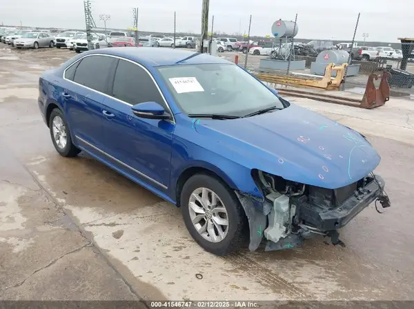1VWAT7A3XHC011446 2017 VOLKSWAGEN PASSAT - Image 1