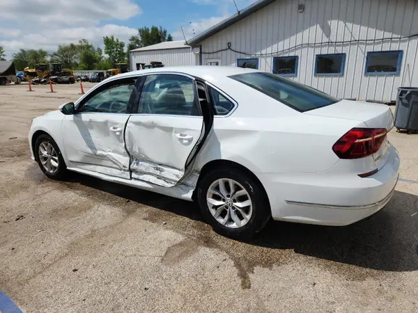 1VWAT7A3XHC014668 2017 VOLKSWAGEN PASSAT - Image 2