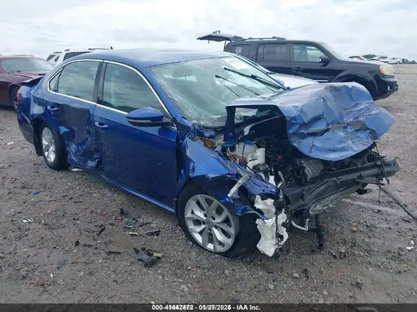 1VWAT7A3XHC023967 2017 VOLKSWAGEN PASSAT - Image 1